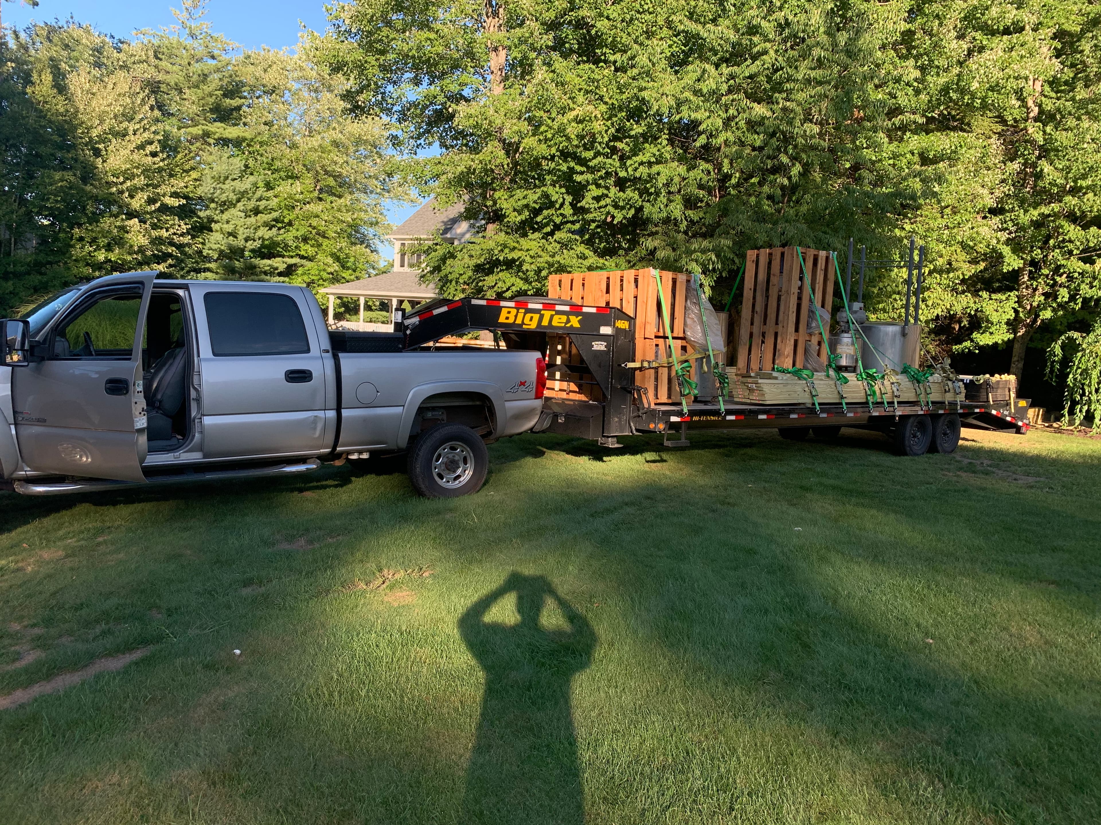 Reis Transporting Truck and Trailer